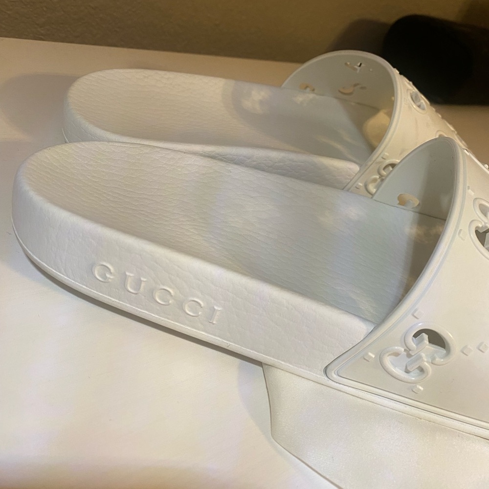 GUCCI Womens Rubber GG White Slides - Picture 6 of 11